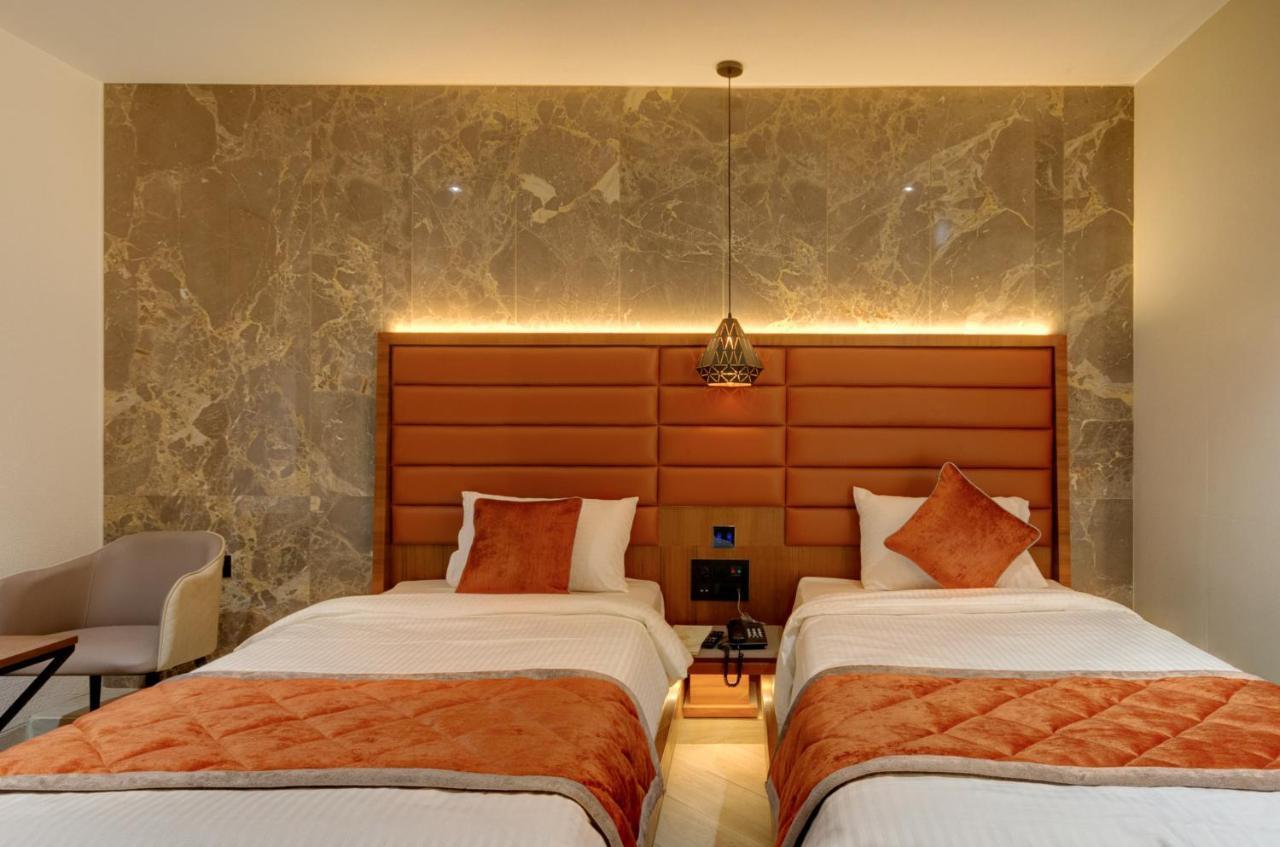 Hotel Diamond 26 Сурат Екстер'єр фото