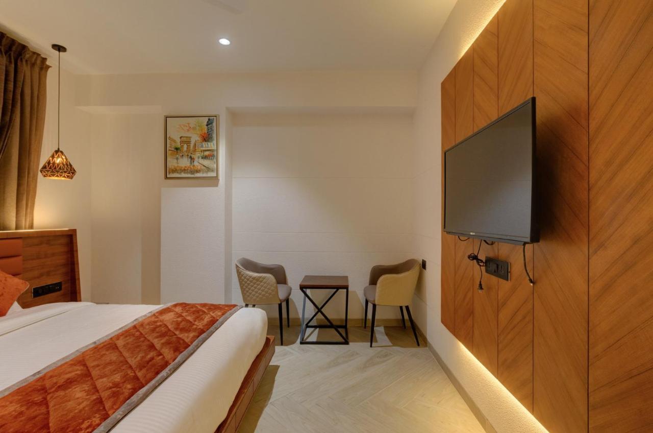 Hotel Diamond 26 Сурат Екстер'єр фото