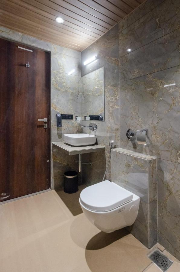 Hotel Diamond 26 Сурат Екстер'єр фото