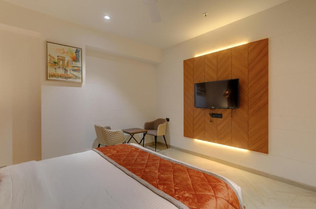 Hotel Diamond 26 Сурат Екстер'єр фото
