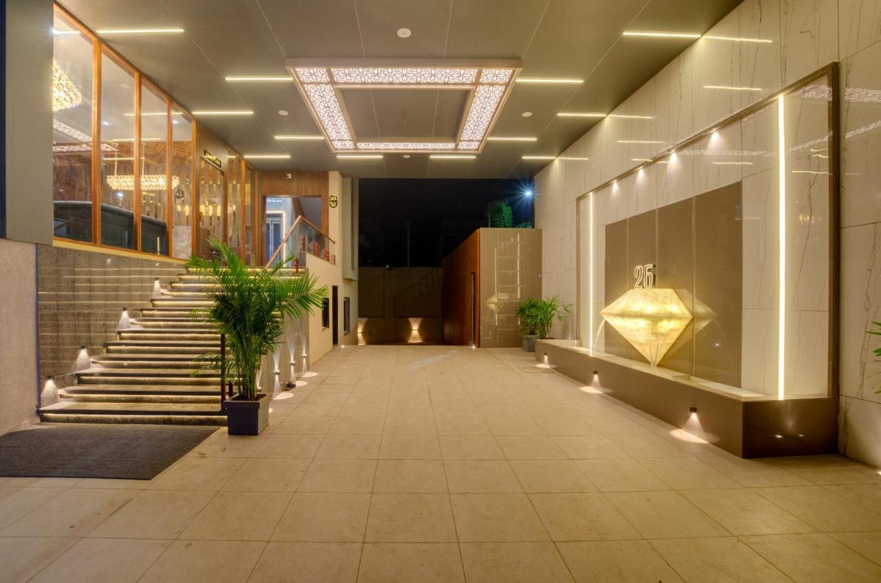 Hotel Diamond 26 Сурат Екстер'єр фото